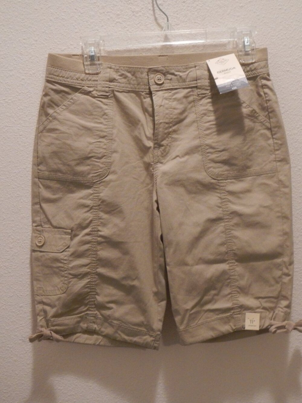 St. John's Bay Womens Bermuda Shorts Khaki Tan Lightweight 11" inseam 4